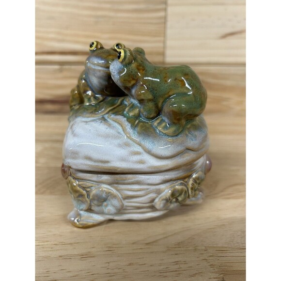 Kissing Frogs Ceramic Trinket Box With Lid Shiny Lusterware Finish - Picture 5 of 11